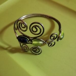 1 hand made bracelet with glasses beads